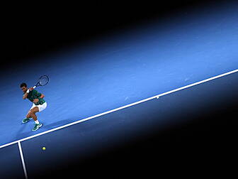 Djokovic ends Federer's Austra...